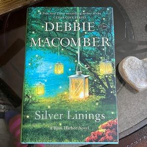Hardback Book, Silver Linings by Debbie Macomber (A Rose Harbor Novel)